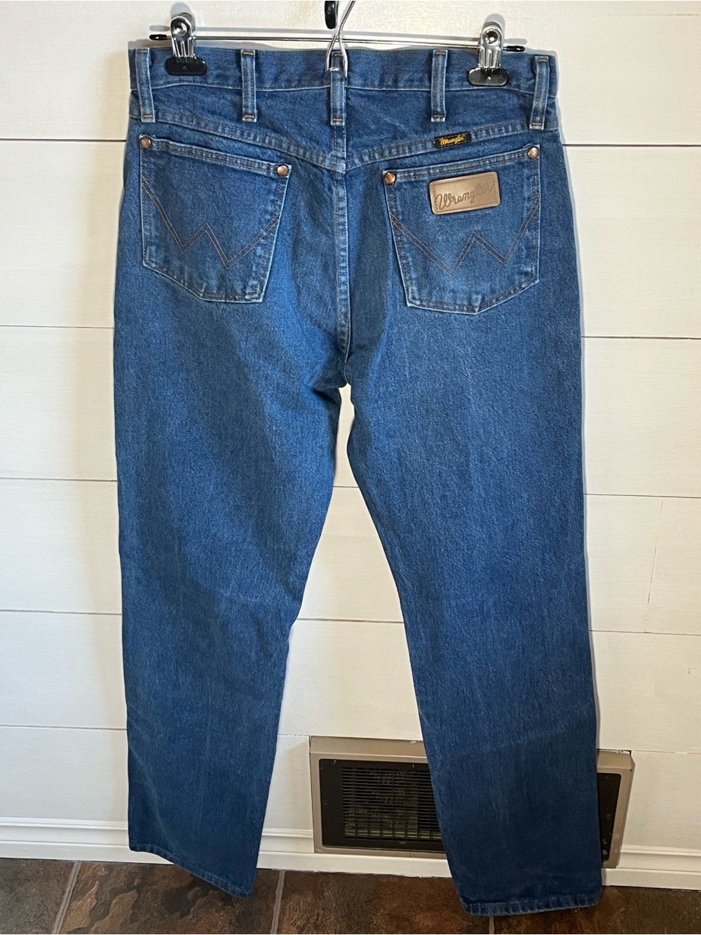 Wrangler Men's Dark Blue Relaxed Jeans - Picture 4 of 5